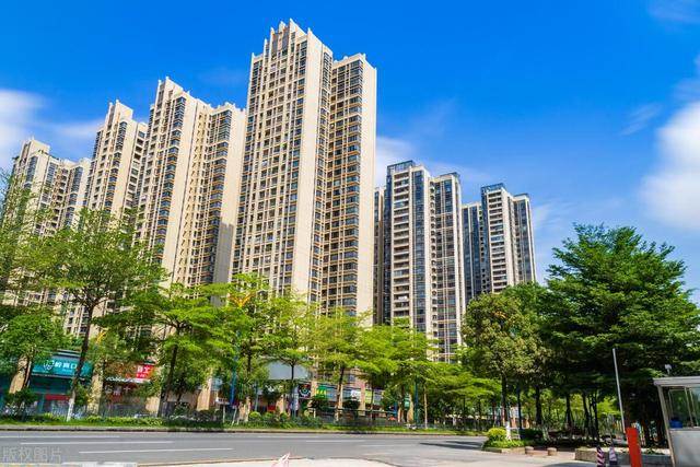 樓上鄰居曬棉被「整件垂下來擋住我家窗戶」 上樓反應她不聽「我淡定走向窗戶」隔天換她下樓求我