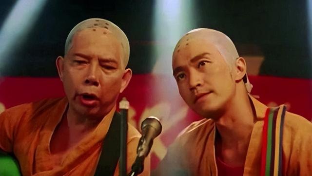 周星馳黃金配角近況曝光，身形暴脹行動不便，戴玉佩拍網大謀生