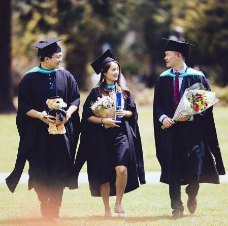 臺南39歲離婚[少.婦]嫁給21歲泰國留學生，每天3次 一年後產下三胞胎，護士抱出時全家死寂！