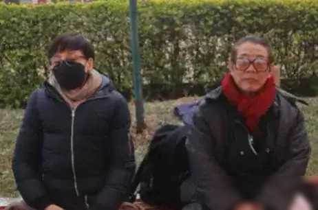 李連杰一家現身尼泊爾「修行」，62歲利智素顏露面，網驚：不仔細看，根本認不出！