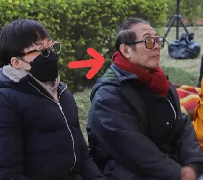 李連杰一家現身尼泊爾「修行」，62歲利智素顏露面，網驚：不仔細看，根本認不出！