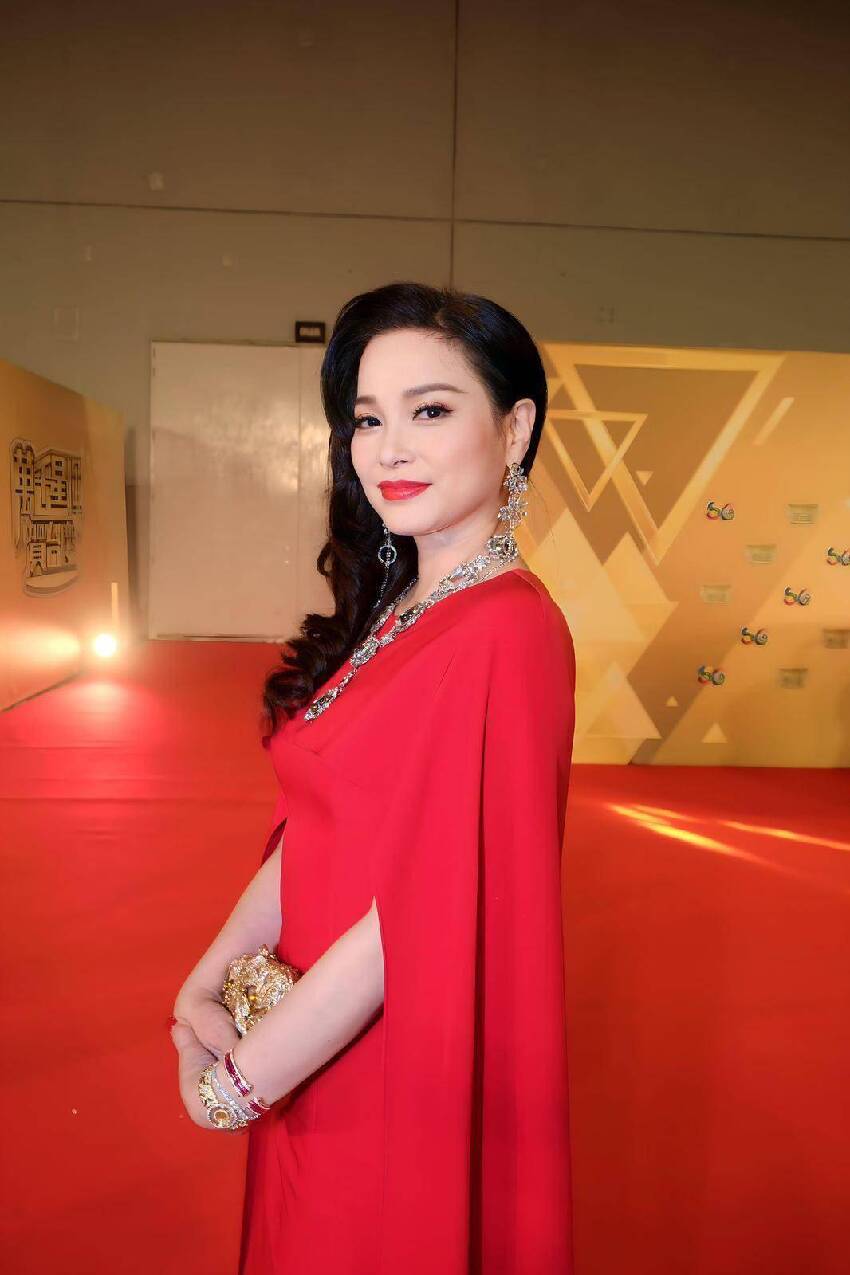 TVB52歲實力女星重提脫髮往事，自爆多年來經常出入急診室