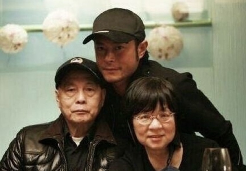 古天樂為媽媽慶生曬合照，逾90歲古爸爸罕露臉，古天樂長得像媽媽