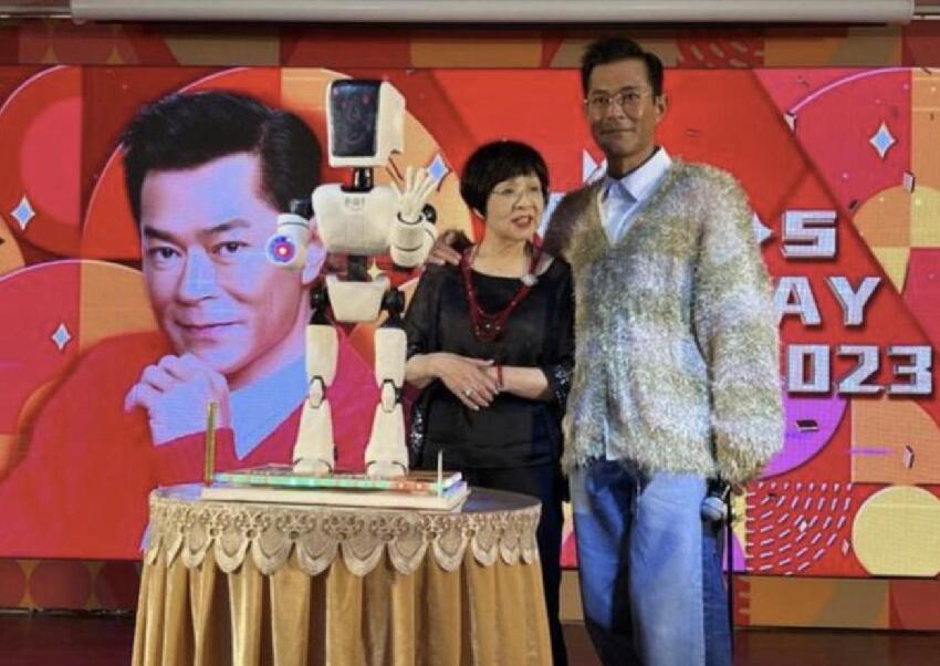 古天樂為媽媽慶生曬合照，逾90歲古爸爸罕露臉，古天樂長得像媽媽